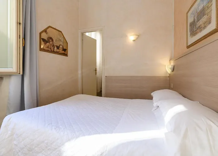 Julia Trevi - Spagna Hotel