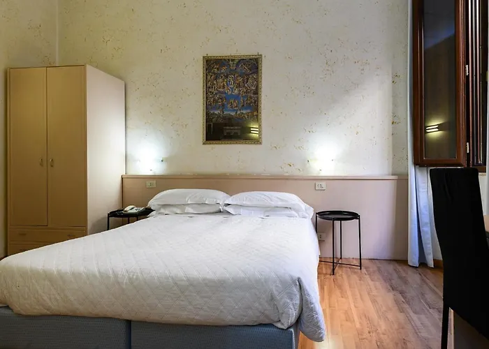 Julia Trevi - Spagna Hotel