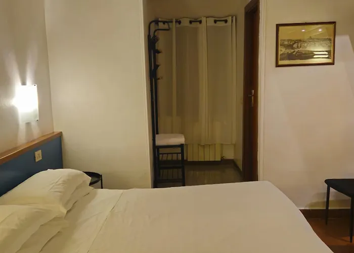 Julia Trevi - Spagna Hotel 3*