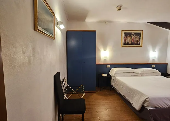 Julia Trevi - Spagna Hotel Roma