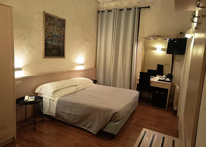 Julia Trevi - Spagna Hotel