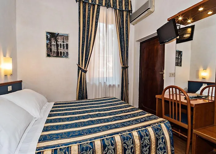 Julia Trevi - Spagna Hotel