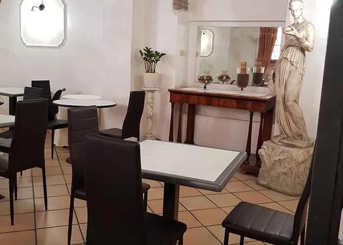 Julia Trevi - Spagna Hotel
