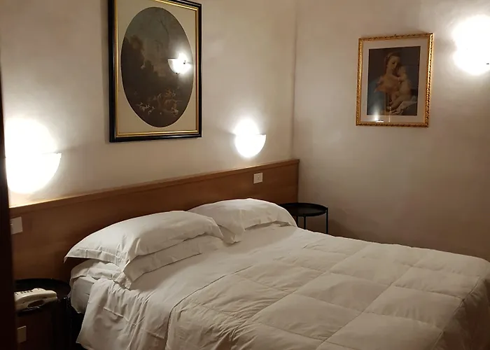 Julia Trevi - Spagna Szálloda Róma