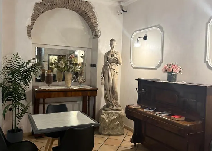 Julia Trevi - Spagna Otel Roma